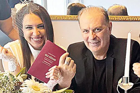 Koronavirusa yoluxan aktyor - EVLƏNDİ - FOTO