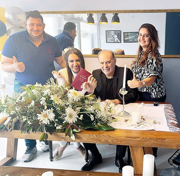 Koronavirusa yoluxan aktyor - EVLƏNDİ - FOTO