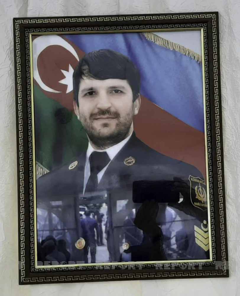 Sonbeşik övladının üzünü görməyən şəhid Elvin Mustafayev dəfn edildi - Video