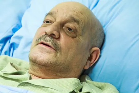 Süni nəfəs aparatına qoşulan Xalq artistinin vəziyyəti - AĞIRDIR