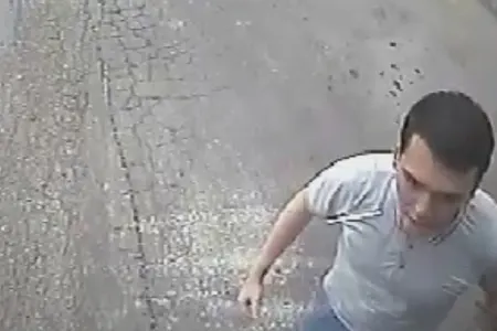 Bakıda sərnişin avtobusun ön şüşəsini yumruqla sındırdı - Video