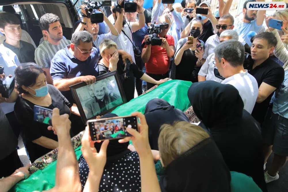 Ramiz Əzizbəyli son mənzilə alqışlarla YOLA SALINDI - VİDEO