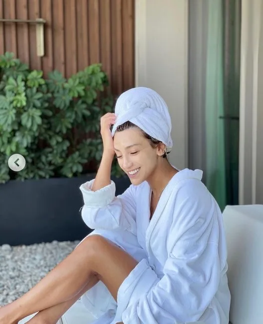 Röya hamam xalatında - ELƏ FOTOLAR ÇƏKDİRDİ Kİ...