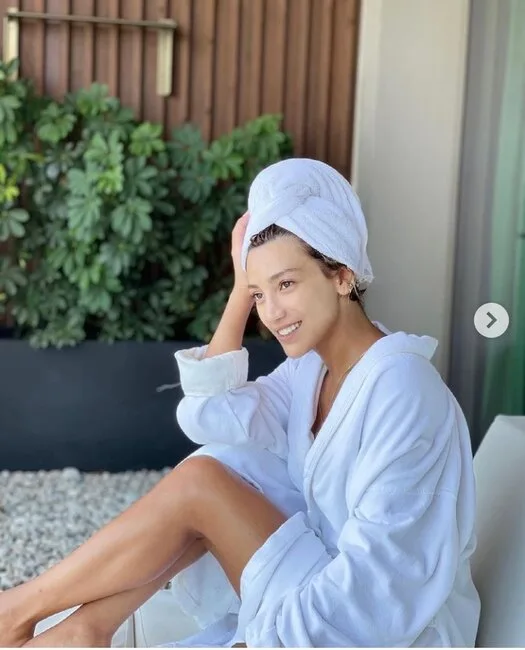 Röya hamam xalatında - ELƏ FOTOLAR ÇƏKDİRDİ Kİ...