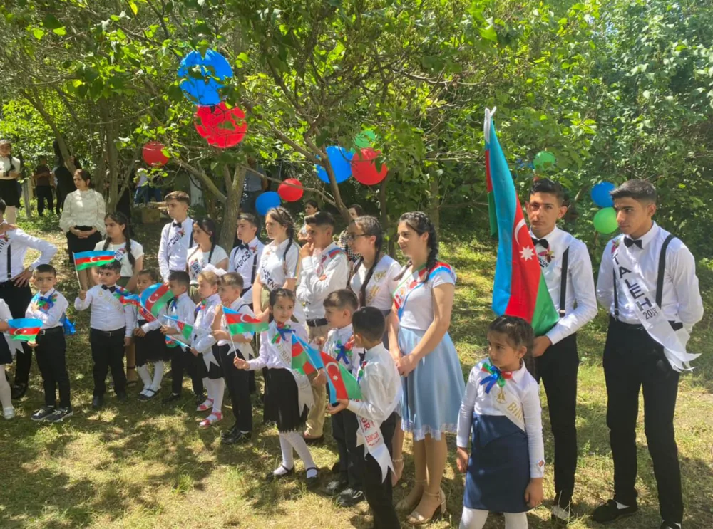 Nazir Tapqaraqoyunluda “Son zəng” çaldı, göyərçin uçurdu - Fotolar -Video