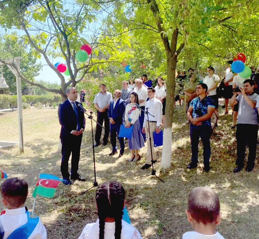 Nazir Tapqaraqoyunluda “Son zəng” çaldı, göyərçin uçurdu - Fotolar -Video