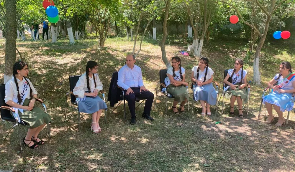 Nazir Tapqaraqoyunluda “Son zəng” çaldı, göyərçin uçurdu - Fotolar -Video