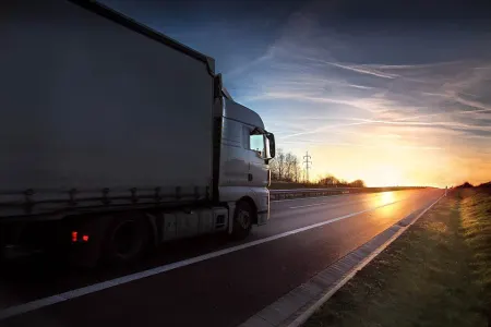 Azərbaycanda avtomobil nəqliyyatı ilə - YÜKDAŞIMALAR AZALDI