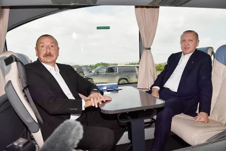 İlham Əliyevlə Ərdoğanın Füzuli gəzintisindən - Video
