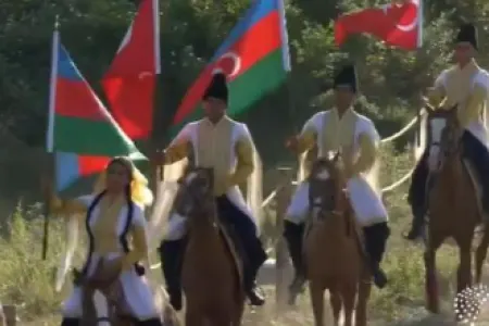 Qarabağ atları Cıdır düzündə məharətlərini göstərdi