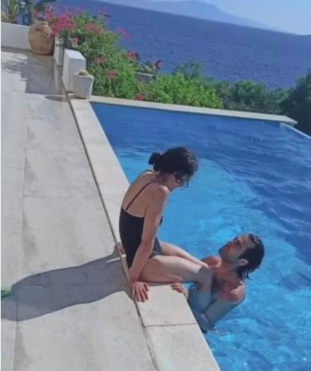 Məşhur aktrisa özündən 21 yaş kiçik sevgilisi ilə belə dincəlir - FOTOLAR