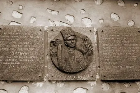 Bülbülün Şuşadakı ev muzeyi üçün memorial xatirə lövhəsi hazırlanıb