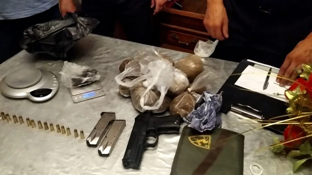 Polis əməliyyatlar keçirdi, “patı”, “şüşə” satan 19 nəfər saxlanıldı - Fotolar - Video