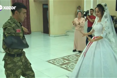 Müharibədə bir qolunu itirən qazimizə dostu toy etdi - Video