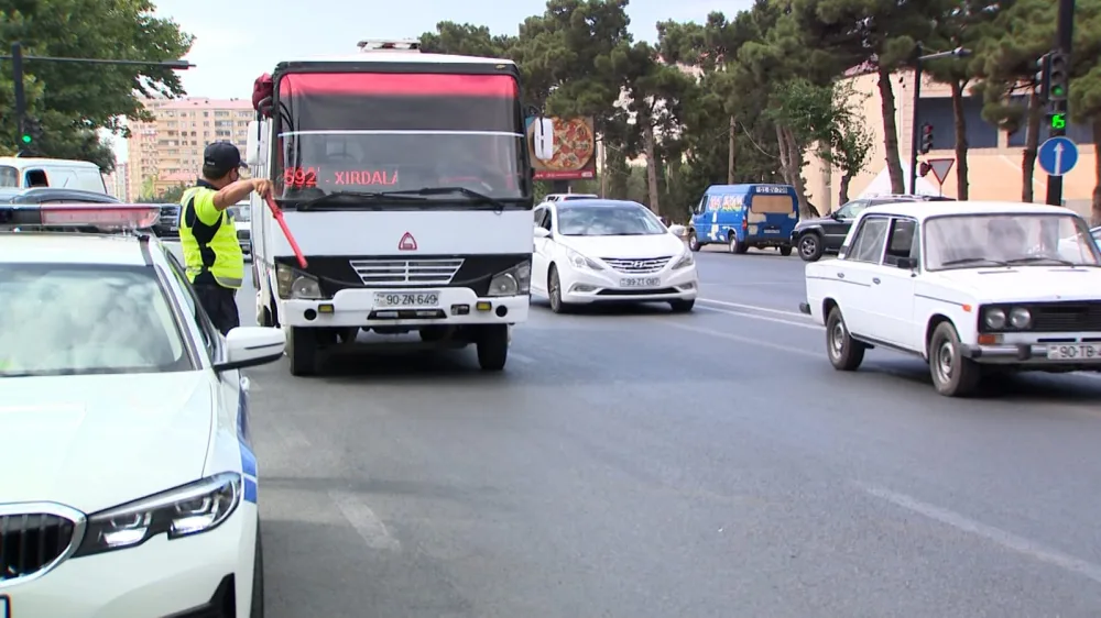 Avtobus və taksilərdə maska taxmayan şəxslərə qarşı reyd keçirildi - Foto/Video