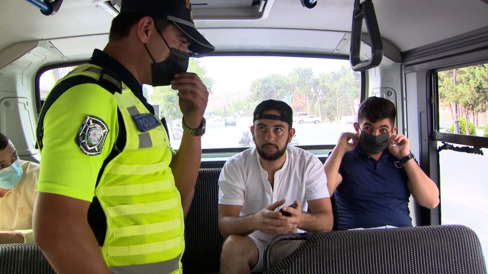 Avtobus və taksilərdə maska taxmayan şəxslərə qarşı reyd keçirildi - Foto/Video