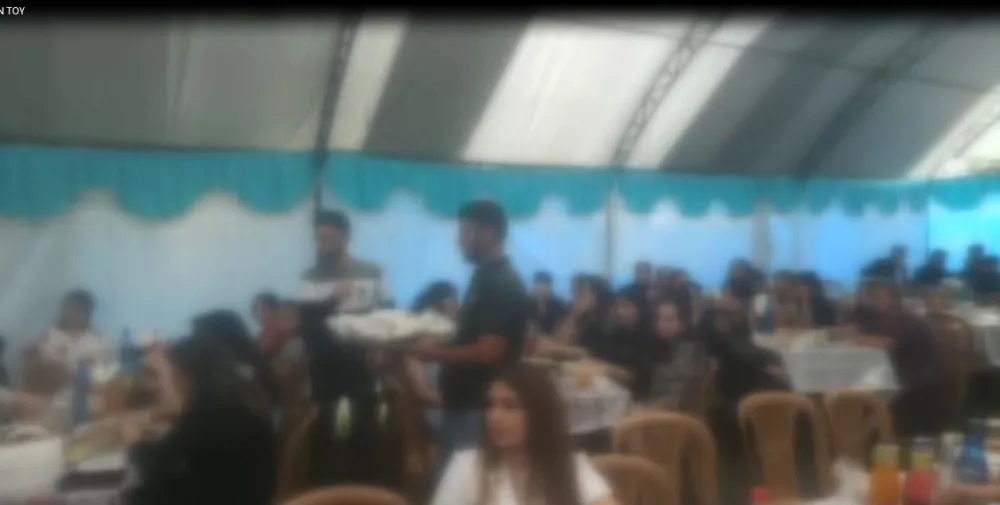 COVID-19 pasportu olmayan qonaqlar toya buraxılmadılar