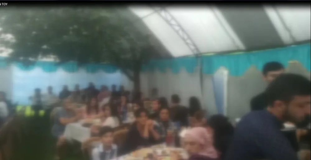 COVID-19 pasportu olmayan qonaqlar toya buraxılmadılar