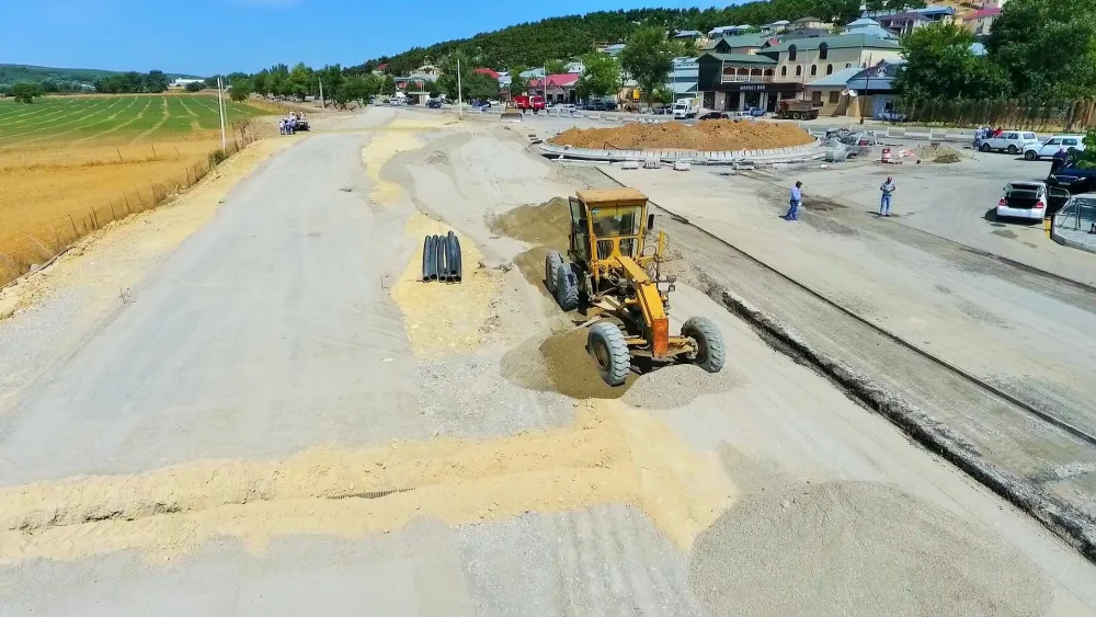Şamaxının yol infrastrukturu müasir səviyyədə yenidən qurulur - FOTOLAR
