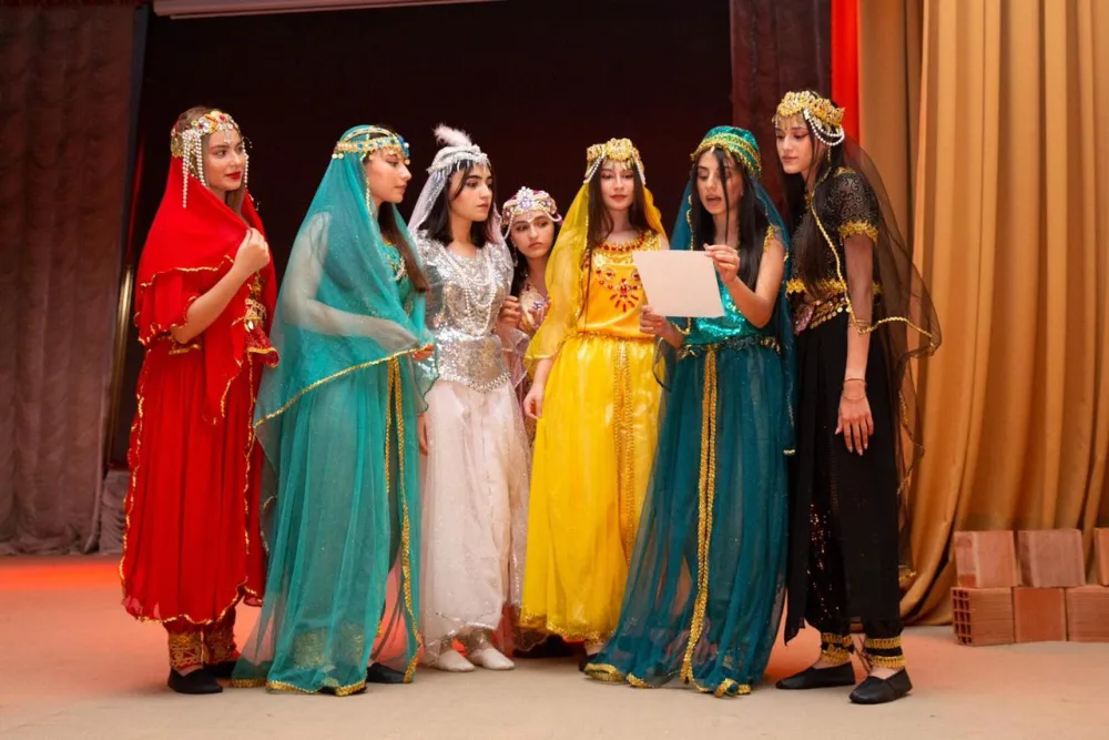 "ASAN Könüllüləri" Təşkilatı "Nizami dünyası" kompozisiyasını təqdim edib - FOTOLAR