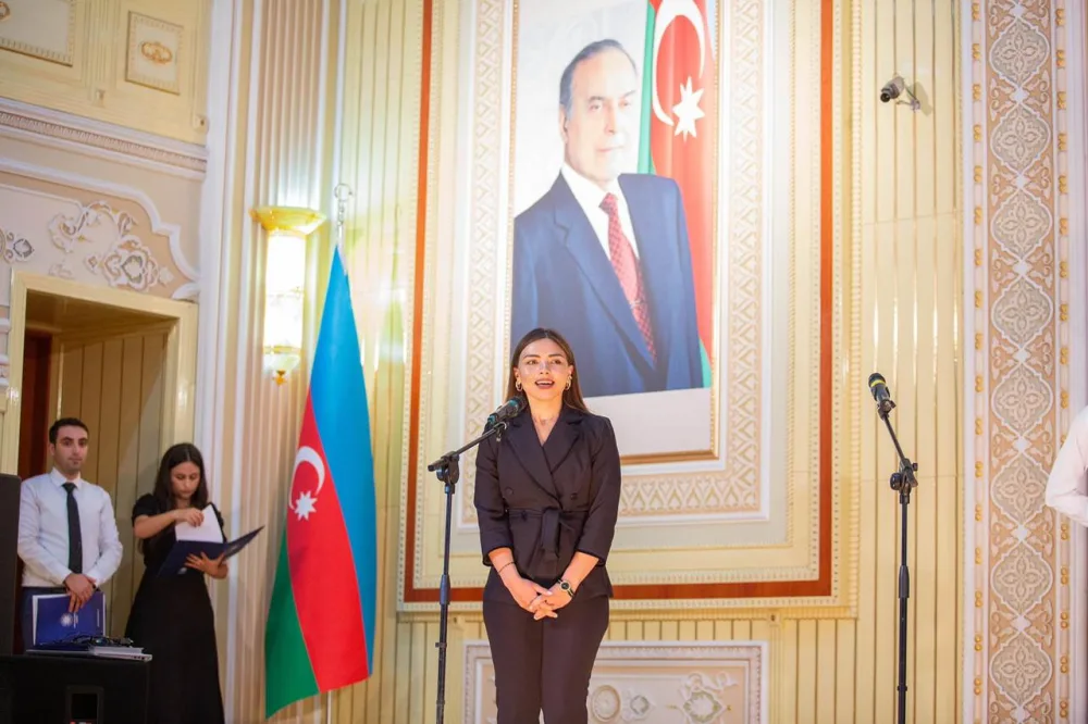 "ASAN Könüllüləri" Təşkilatı "Nizami dünyası" kompozisiyasını təqdim edib - FOTOLAR