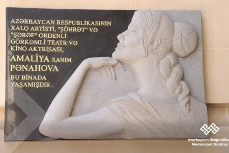 Xalq artisti Amaliya Pənahovanın barelyefi qoyuldu- - FOTO