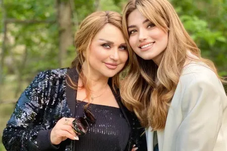 Xalq artistinin nişanı qayıdan qızı Moskvada - FOTO