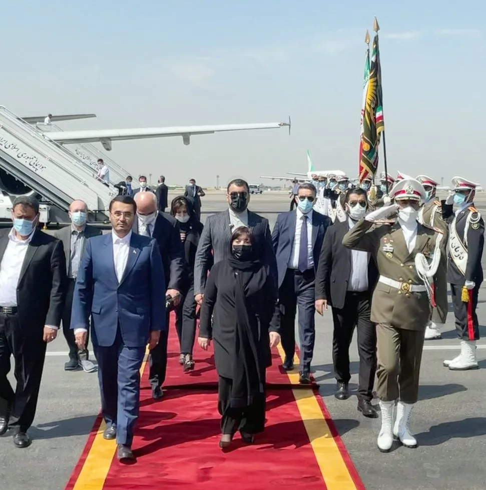 Sahibə Qafarova İbrahim Rəisinin andiçmə mərasimi üçün İrana getdi - Fotolar