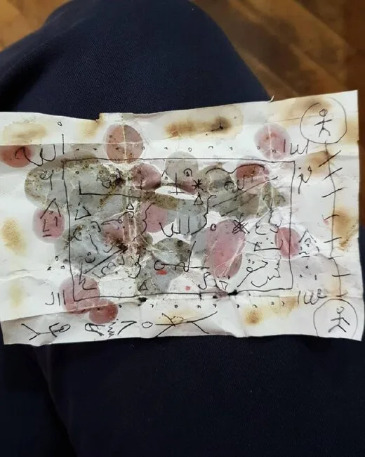 Məşhur müğənninin evindən cadu çıxdı - FOTOLAR