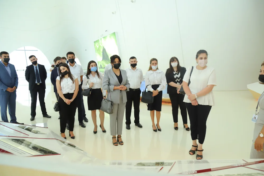 Baş Prokurorluğun əməkdaşları “Nizaminin süjet və obrazları” adlı sərgidə oldu - Foto/Video