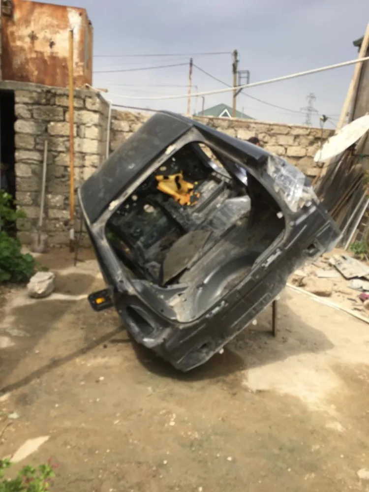 Oğurluq etdiyi maşını parçalayıb satdılar - Video