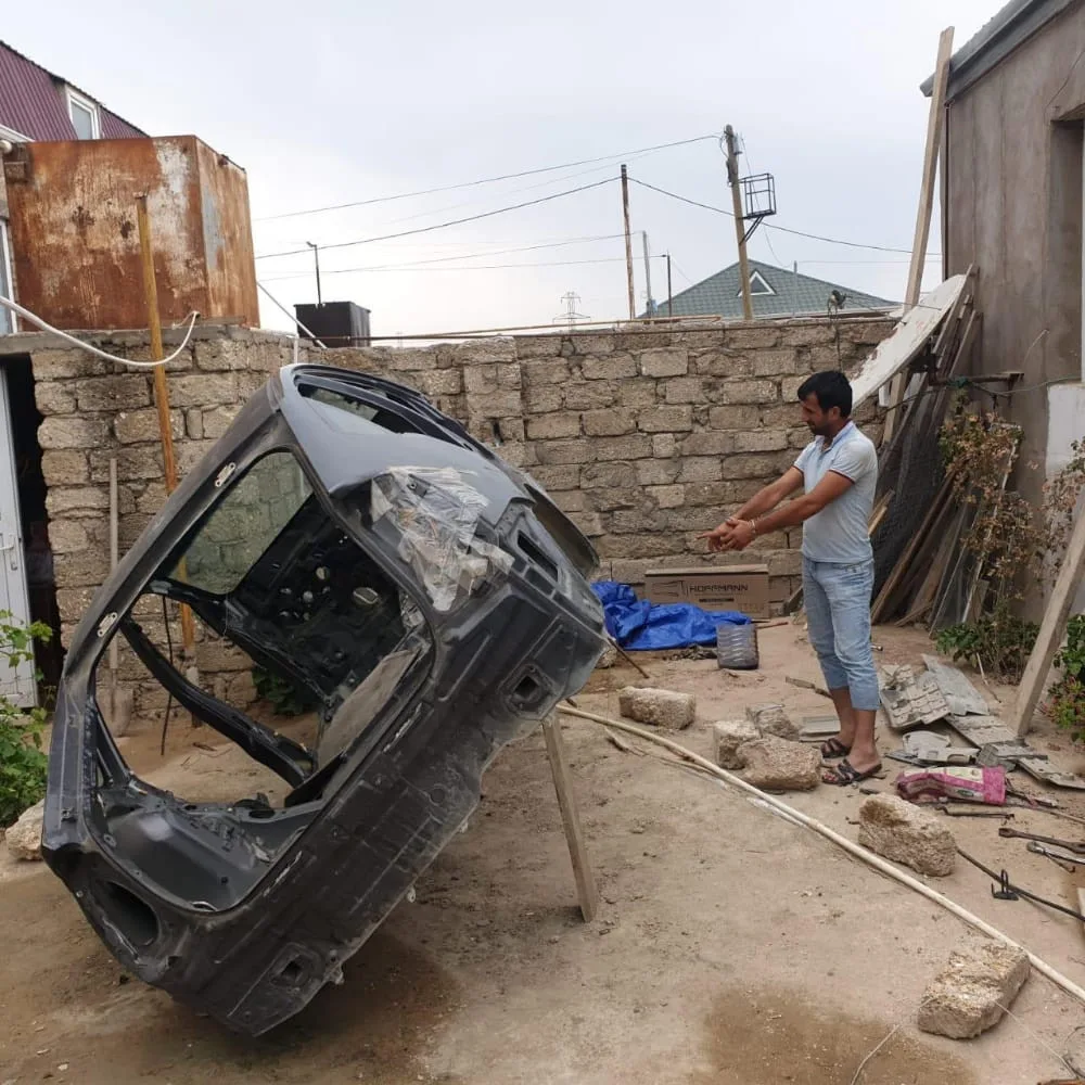 Oğurluq etdiyi maşını parçalayıb satdılar - Video