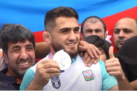 İdmançılarımız hava limanında belə qarşılandı - VİDEO