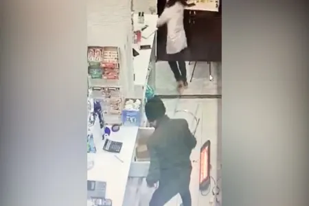 Xanım satıcıya qarşı quldurluq edən şəxs saxlanıldı - Video