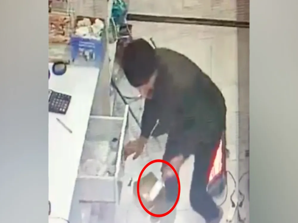 Xanım satıcıya qarşı quldurluq edən şəxs saxlanıldı - Video