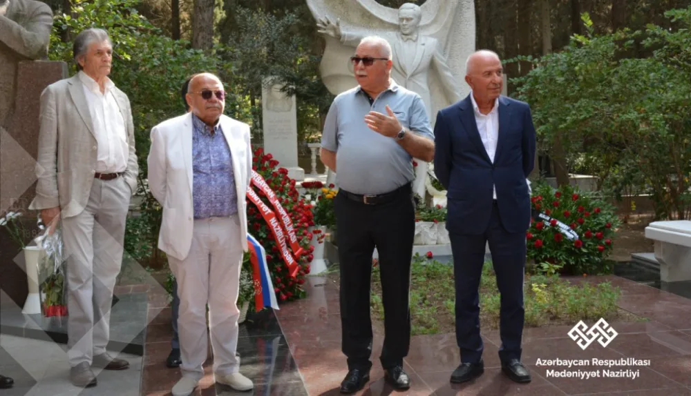 Müslüm Maqomayevin doğum günündə xatirəsi yad olundu - Fotolar