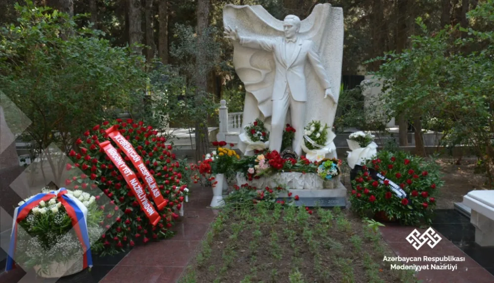 Müslüm Maqomayevin doğum günündə xatirəsi yad olundu - Fotolar