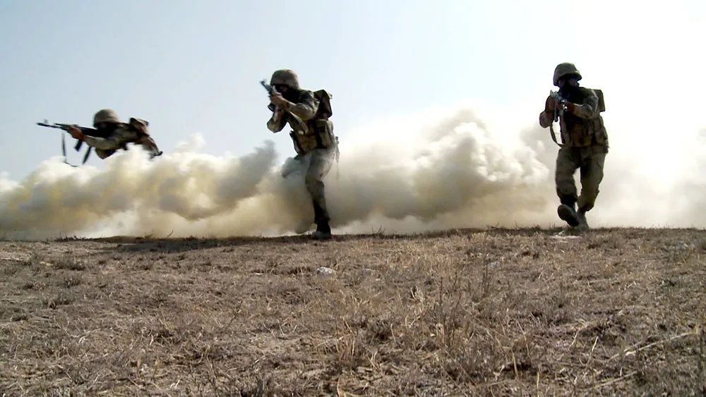 Zirehli texnikaların ekipajları döyüş vərdişlərini təkmilləşdirir - Video