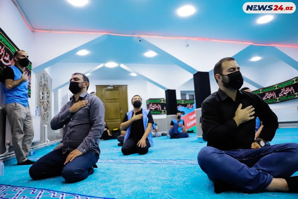 COVID pasportuna görə qapıda qalan Aşura iştirakçıları - Fotolar/Video