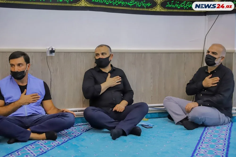COVID pasportuna görə qapıda qalan Aşura iştirakçıları - Fotolar/Video