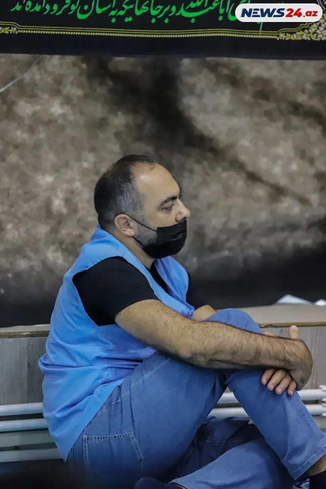 COVID pasportuna görə qapıda qalan Aşura iştirakçıları - Fotolar/Video