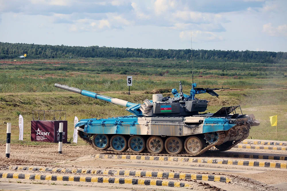 Hərbçilərimiz “Tank biatlonu” müsabiqəsində ilk yarışa başladılar - FOTOLAR