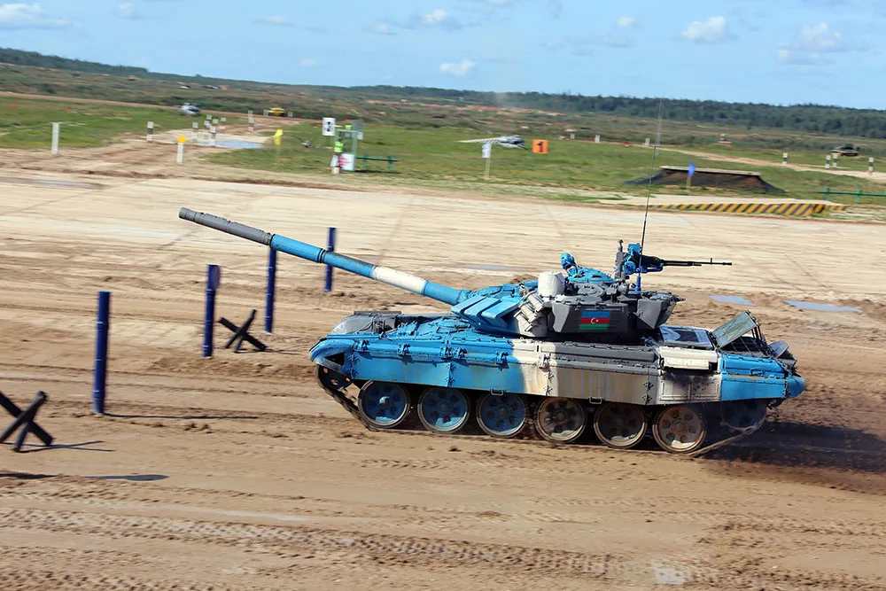 Hərbçilərimiz “Tank biatlonu” müsabiqəsində ilk yarışa başladılar - FOTOLAR