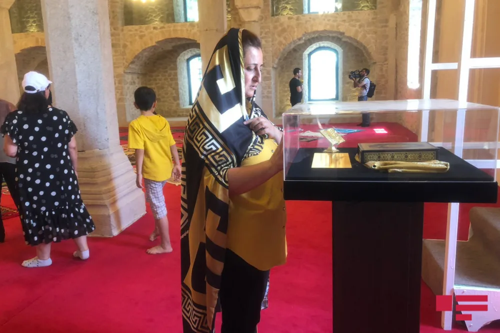 Bir qrup Şuşa sakini Yuxarı Gövhər Ağa məscidində namaz qıldı - Fotolar