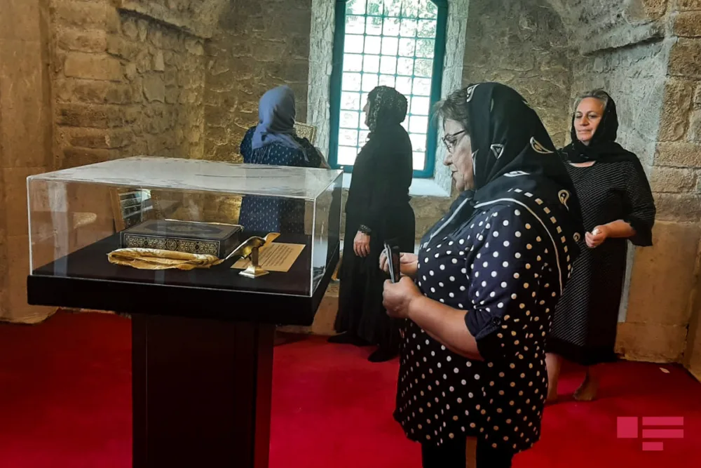 Bir qrup Şuşa sakini Yuxarı Gövhər Ağa məscidində namaz qıldı - Fotolar