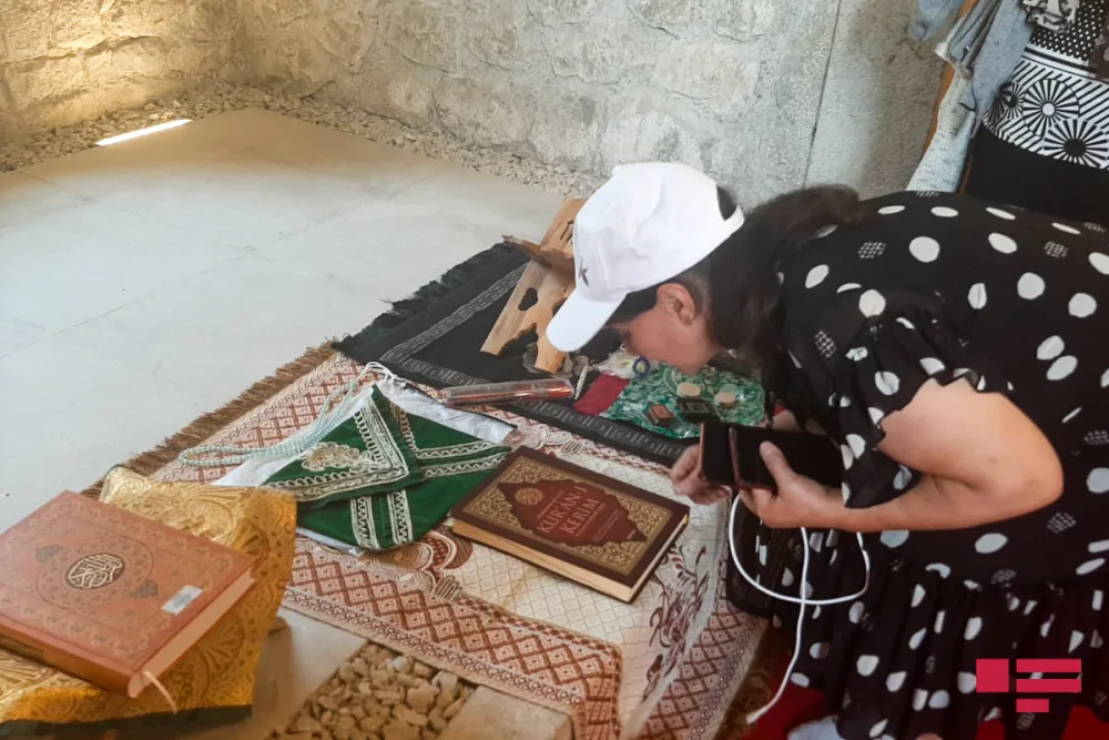 Bir qrup Şuşa sakini Yuxarı Gövhər Ağa məscidində namaz qıldı - Fotolar