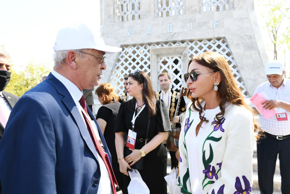 Prezidentlə xanımı Şuşada Vaqif Poeziya Günlərinin açılışında - VİDEO - YENİLƏNDİ