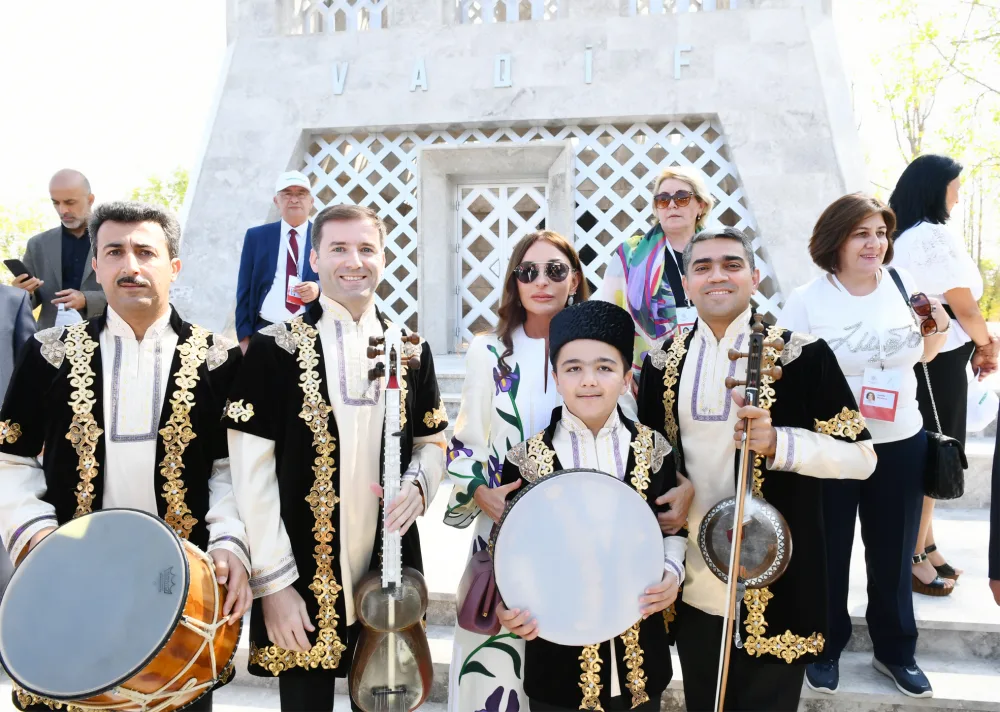 Prezidentlə xanımı Şuşada Vaqif Poeziya Günlərinin açılışında - VİDEO - YENİLƏNDİ