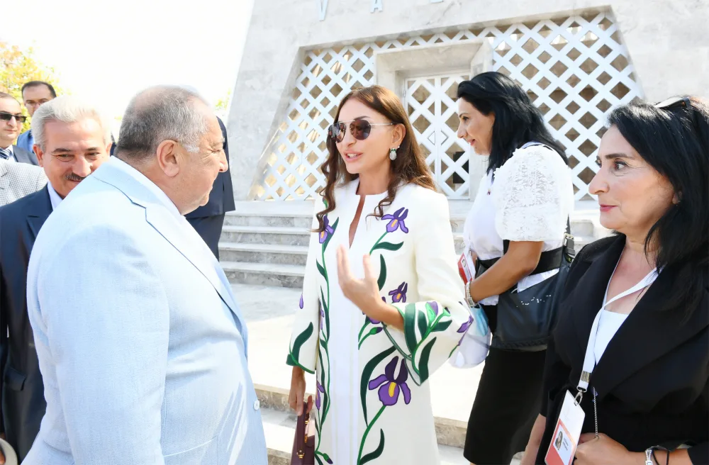 Prezidentlə xanımı Şuşada Vaqif Poeziya Günlərinin açılışında - VİDEO - YENİLƏNDİ