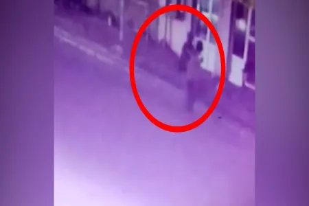Binə qəsəbəsində avtobus dayanacağında qadına hücum edildi - Hadisə anından Video
